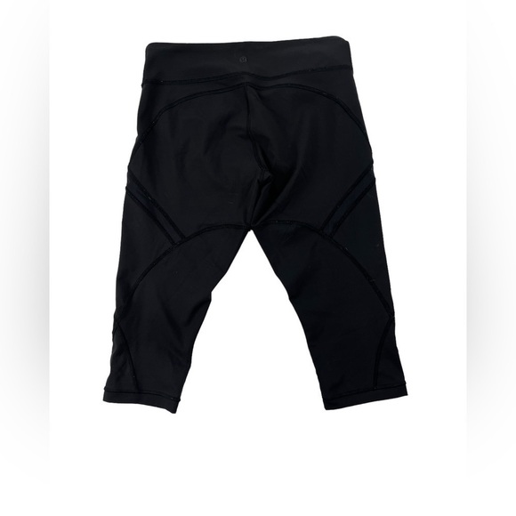 Lululemon Women’s Black Capri Legging Size 6 - Picture 3 of 11
